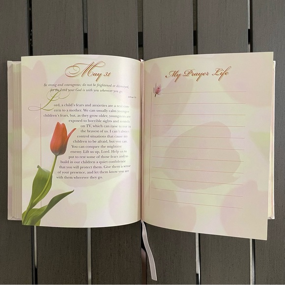 ⚡️FINAL PRICE⚡️ ‘A MOTHER’S DAILY PRAYER BOOK’ 366-DAY HARDBACK DEVOTION… - Picture 3 of 14